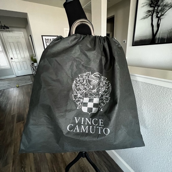 Vince CAMUTO DAVIA SATCHEL - 100% Leather - PRISTINE CONDITION - Picture 16 of 16